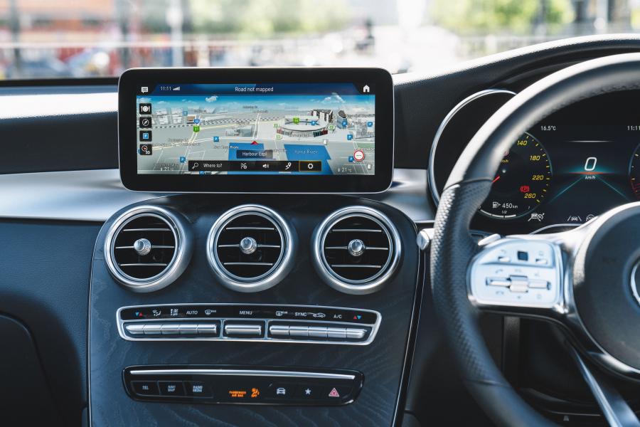 Детали интерьера Mercedes-Benz GLC200 AMG Line (X253) 2019 года  (AU) (фото 3 из 40)